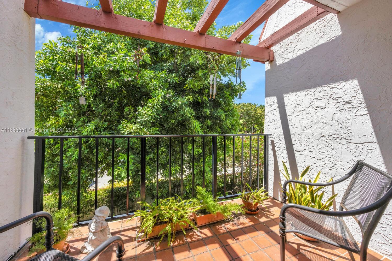 265 Grapetree Dr # 110