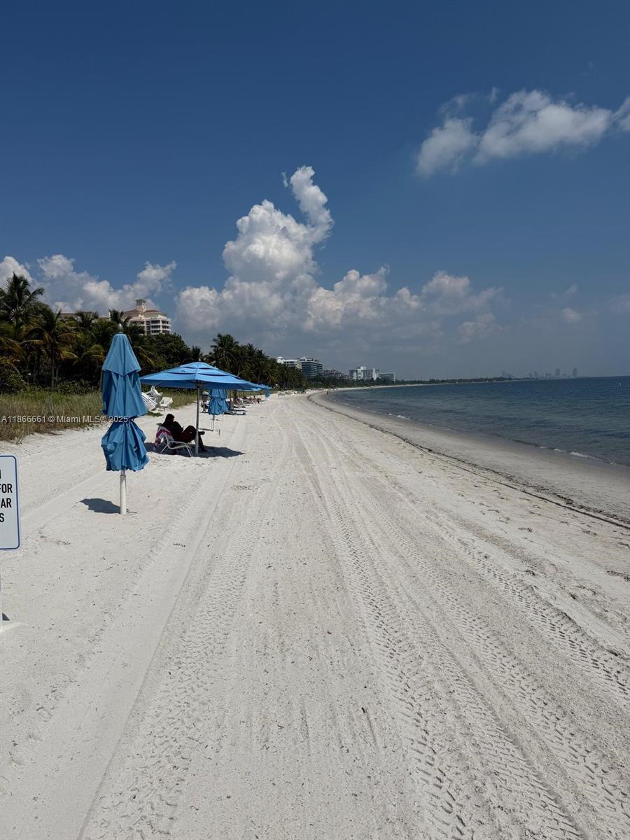 265 Grapetree Dr # 110