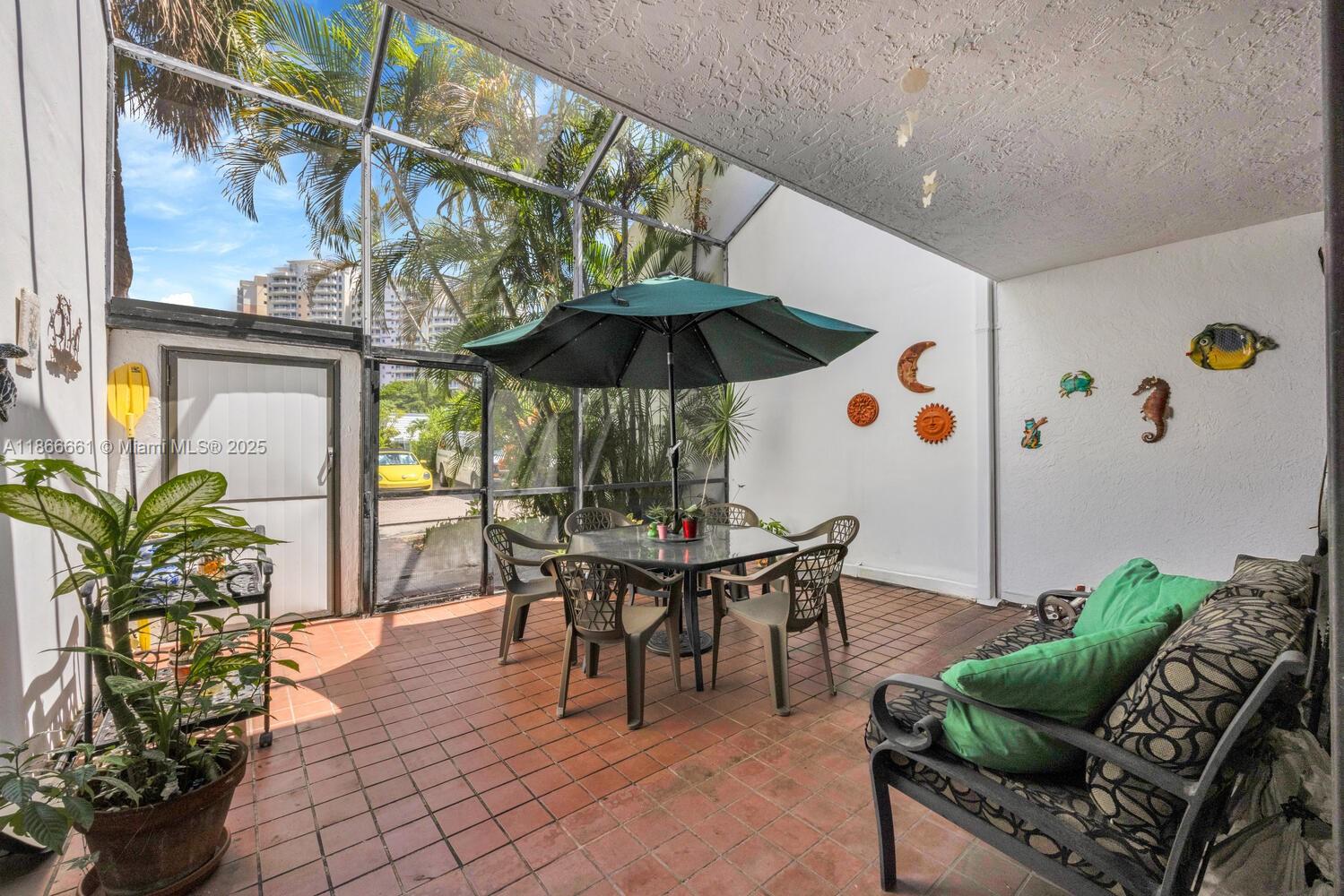 265 Grapetree Dr # 110