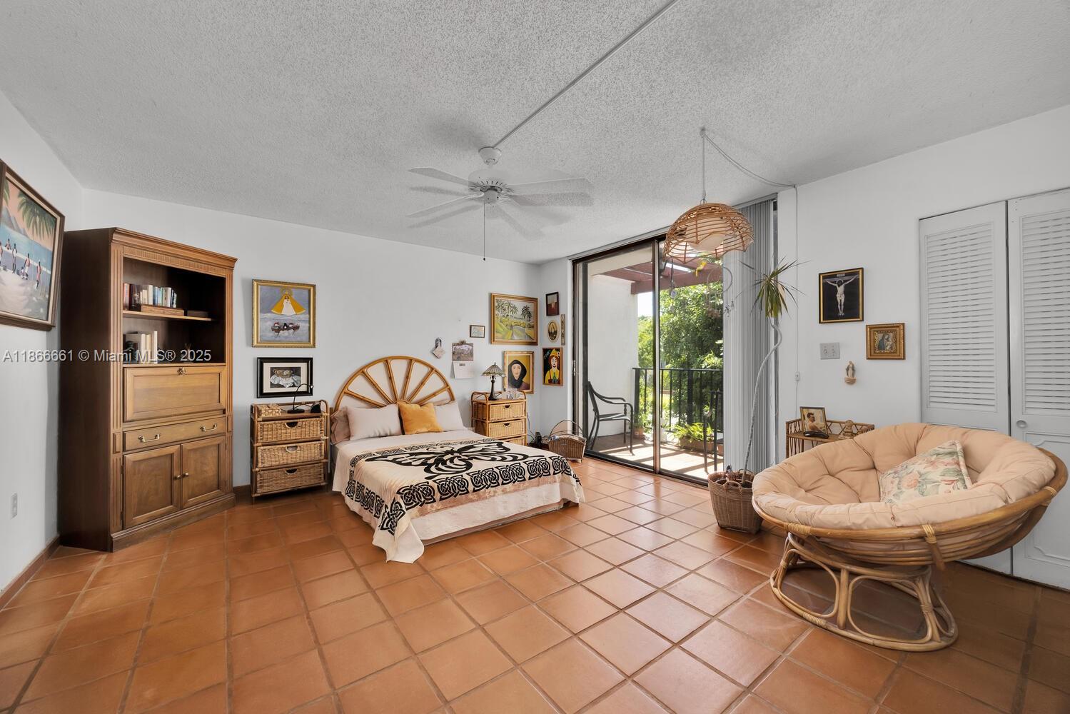 265 Grapetree Dr # 110