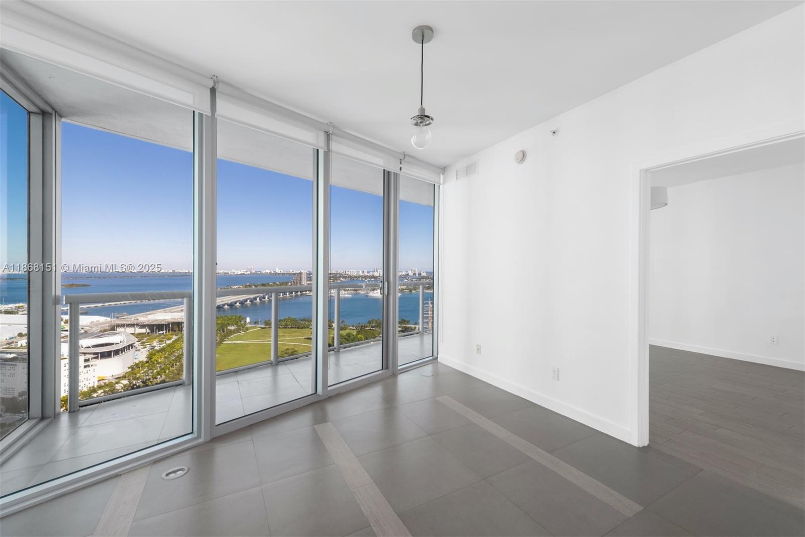 888 Biscayne Blvd # 2712