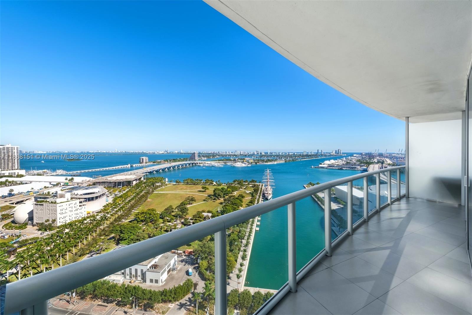 888 Biscayne Blvd # 2712