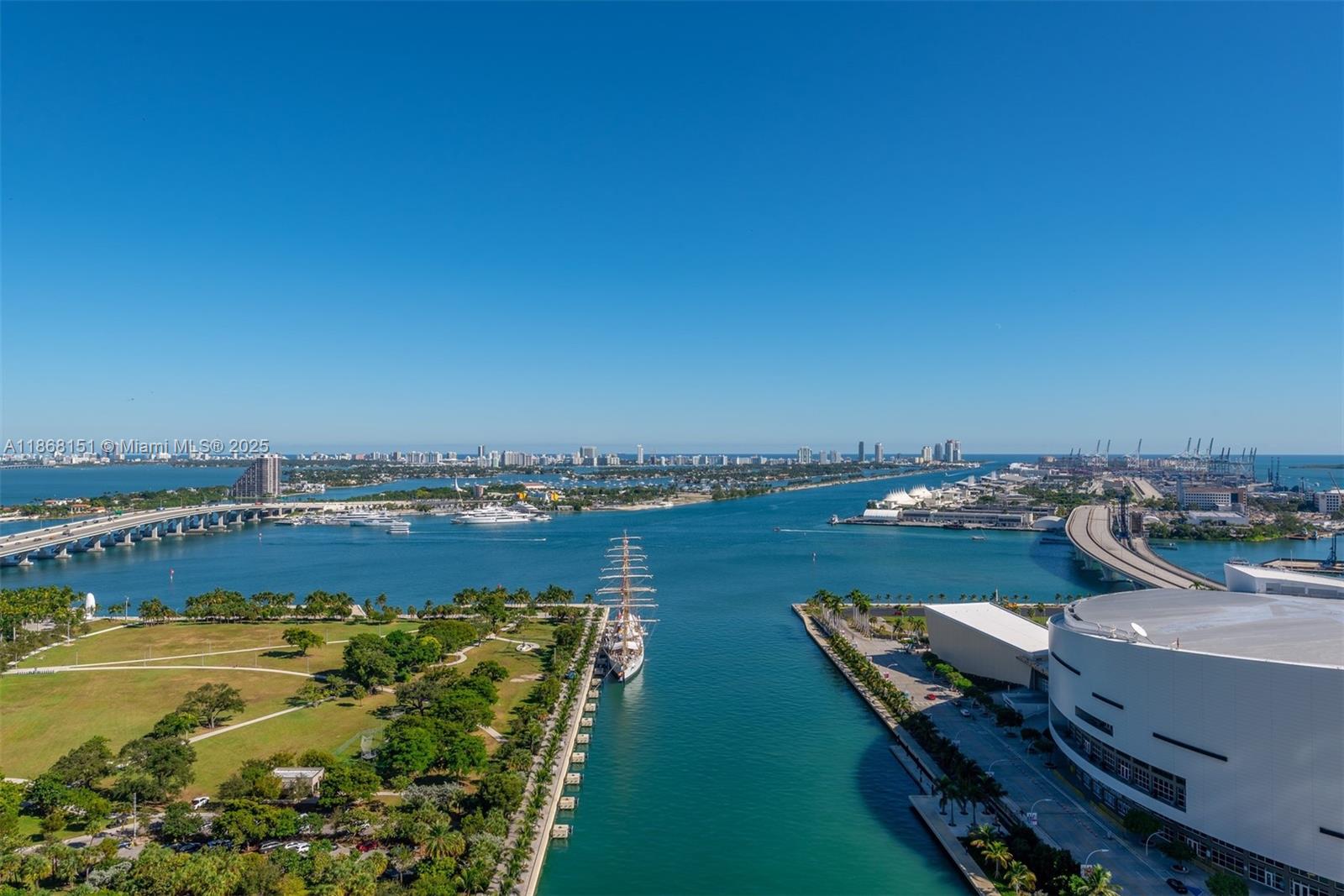 888 Biscayne Blvd # 2712