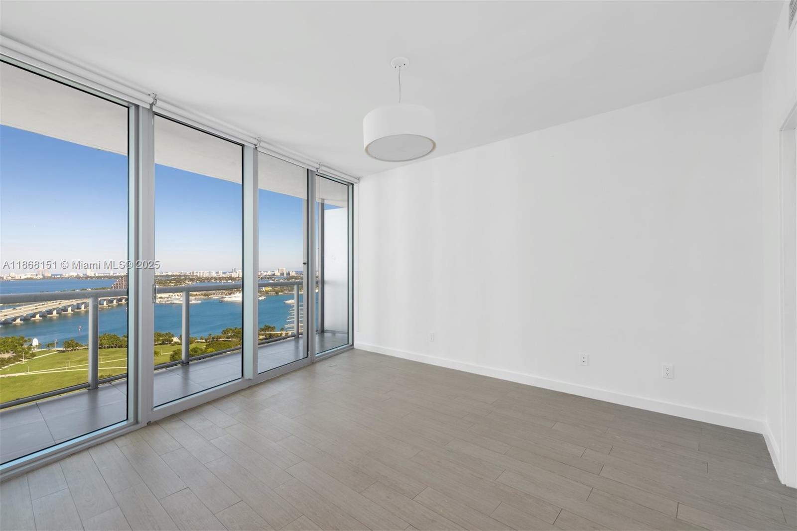 888 Biscayne Blvd # 2712