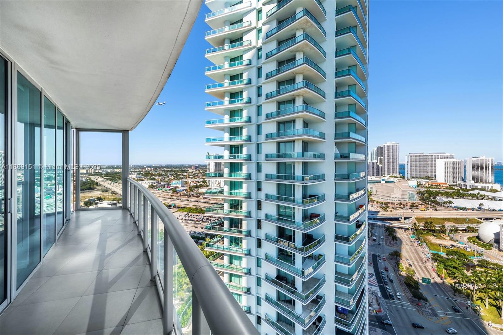 888 Biscayne Blvd # 2712