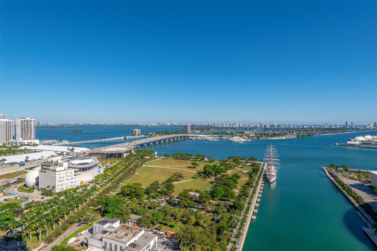 888 Biscayne Blvd # 2712