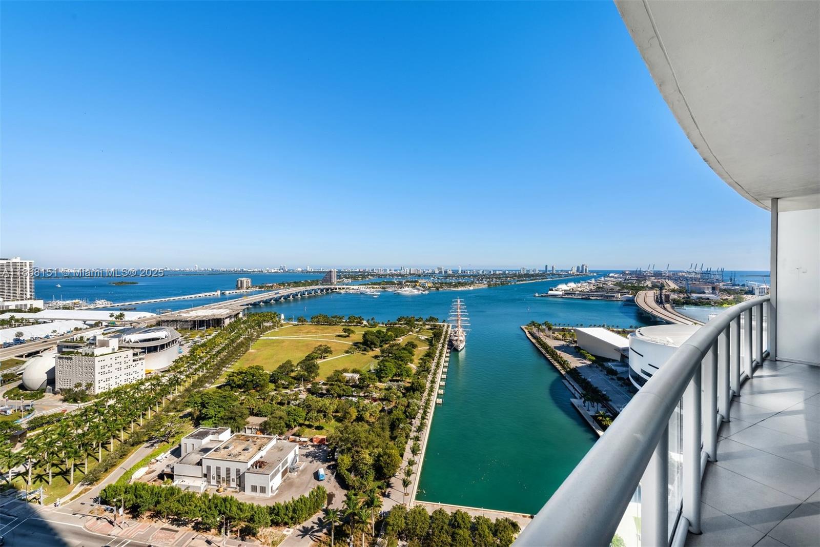 888 Biscayne Blvd # 2712