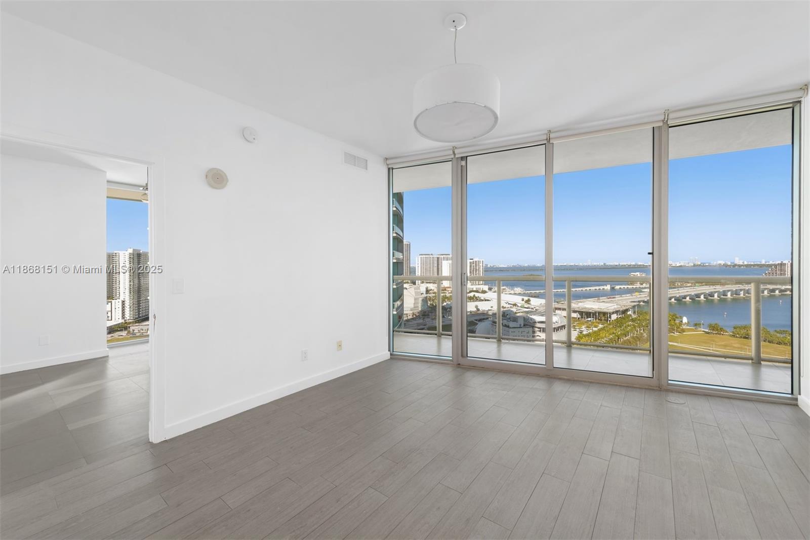 888 Biscayne Blvd # 2712