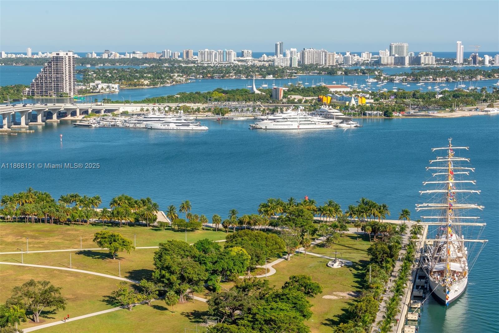 888 Biscayne Blvd # 2712