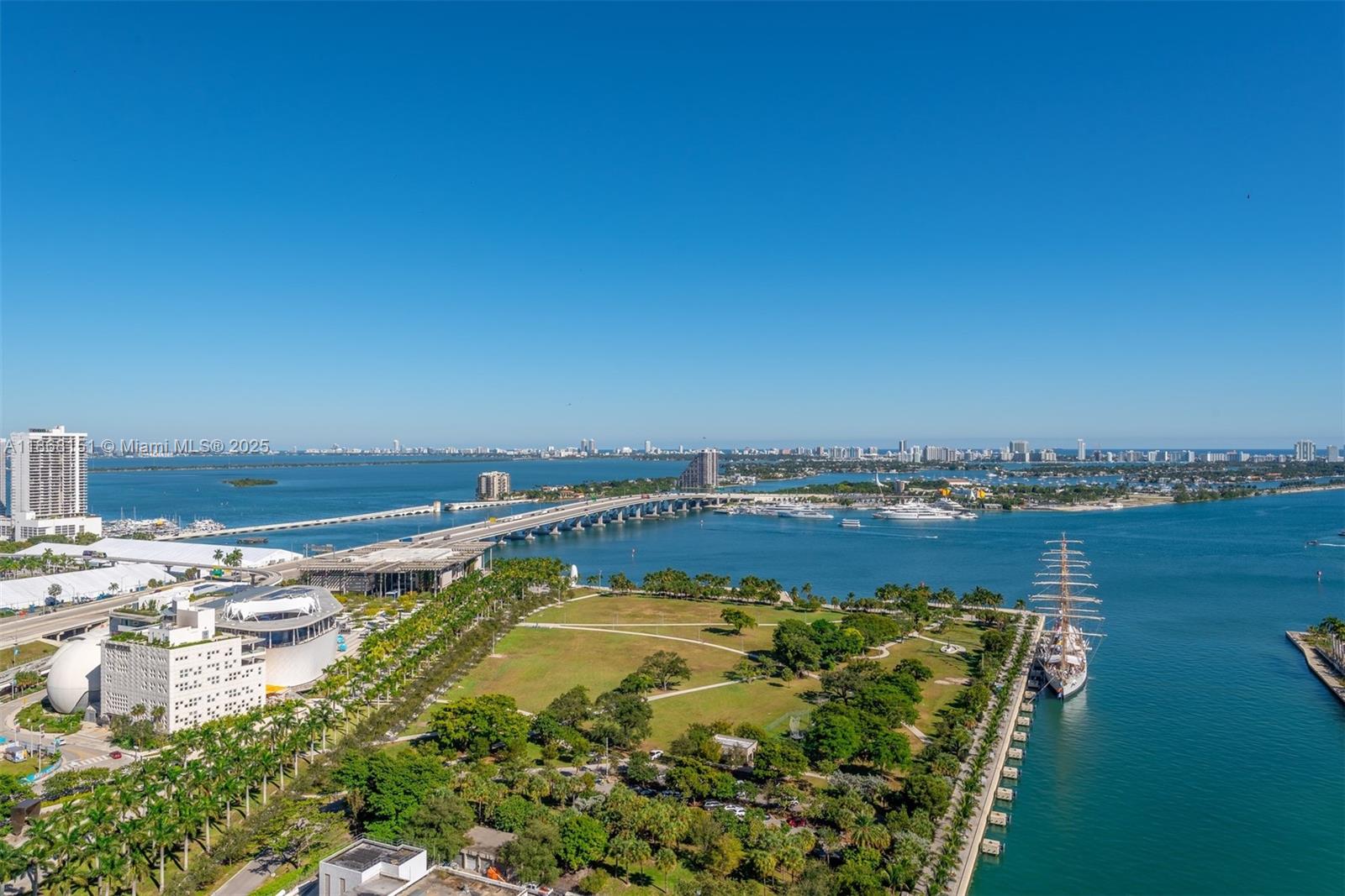 888 Biscayne Blvd # 2712