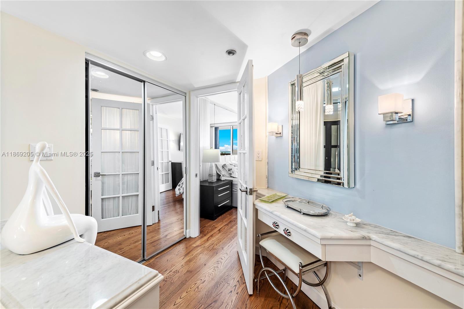 2555 Collins Ave # 607