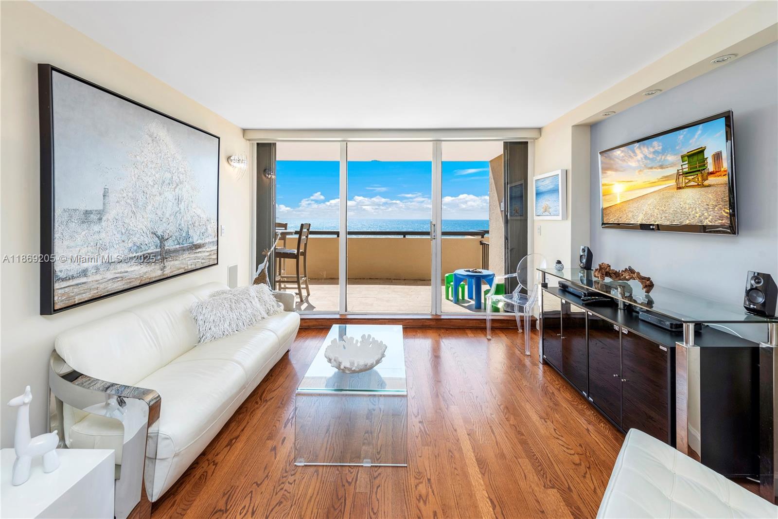 2555 Collins Ave # 607