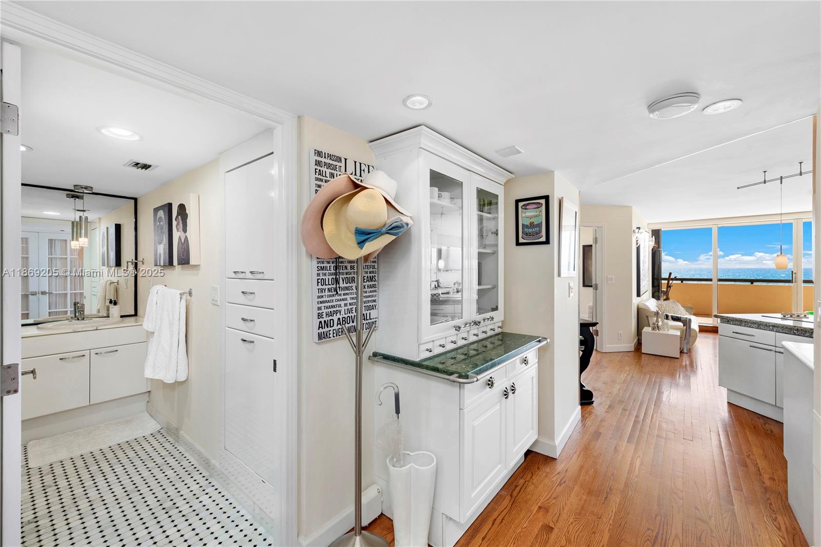 2555 Collins Ave # 607