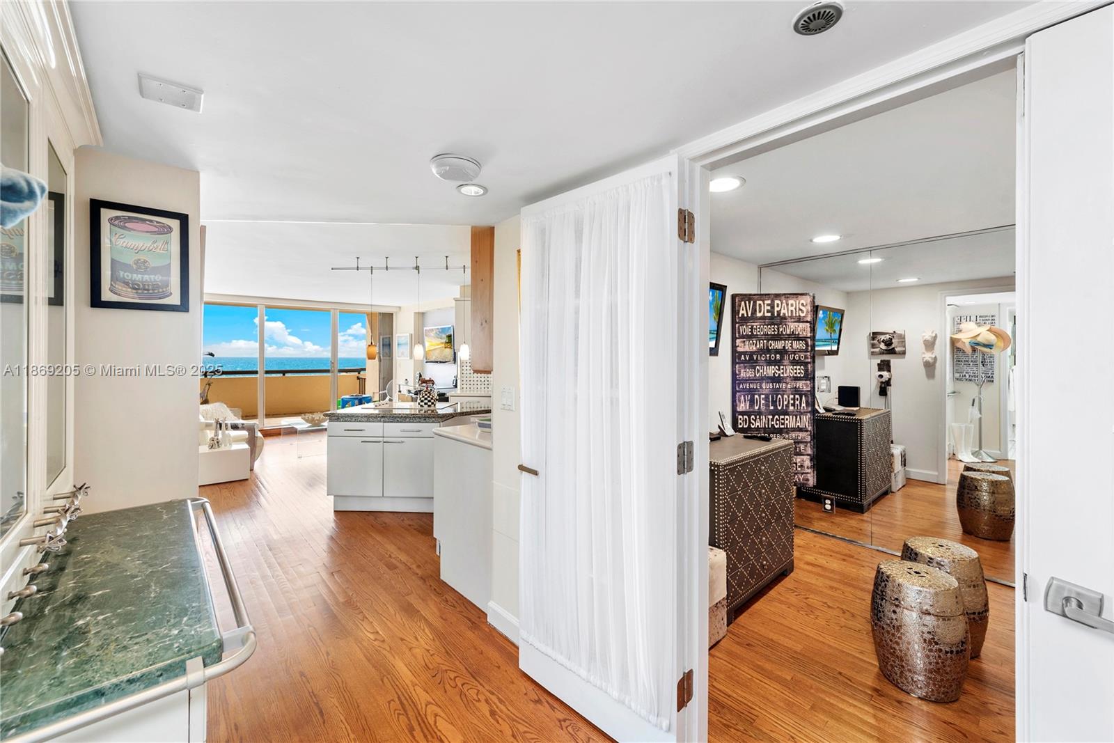 2555 Collins Ave # 607