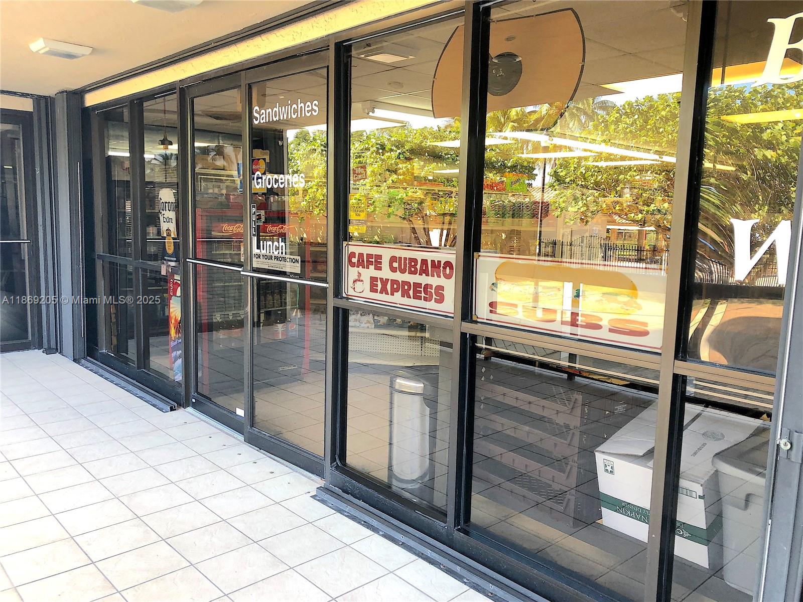 2555 Collins Ave # 607