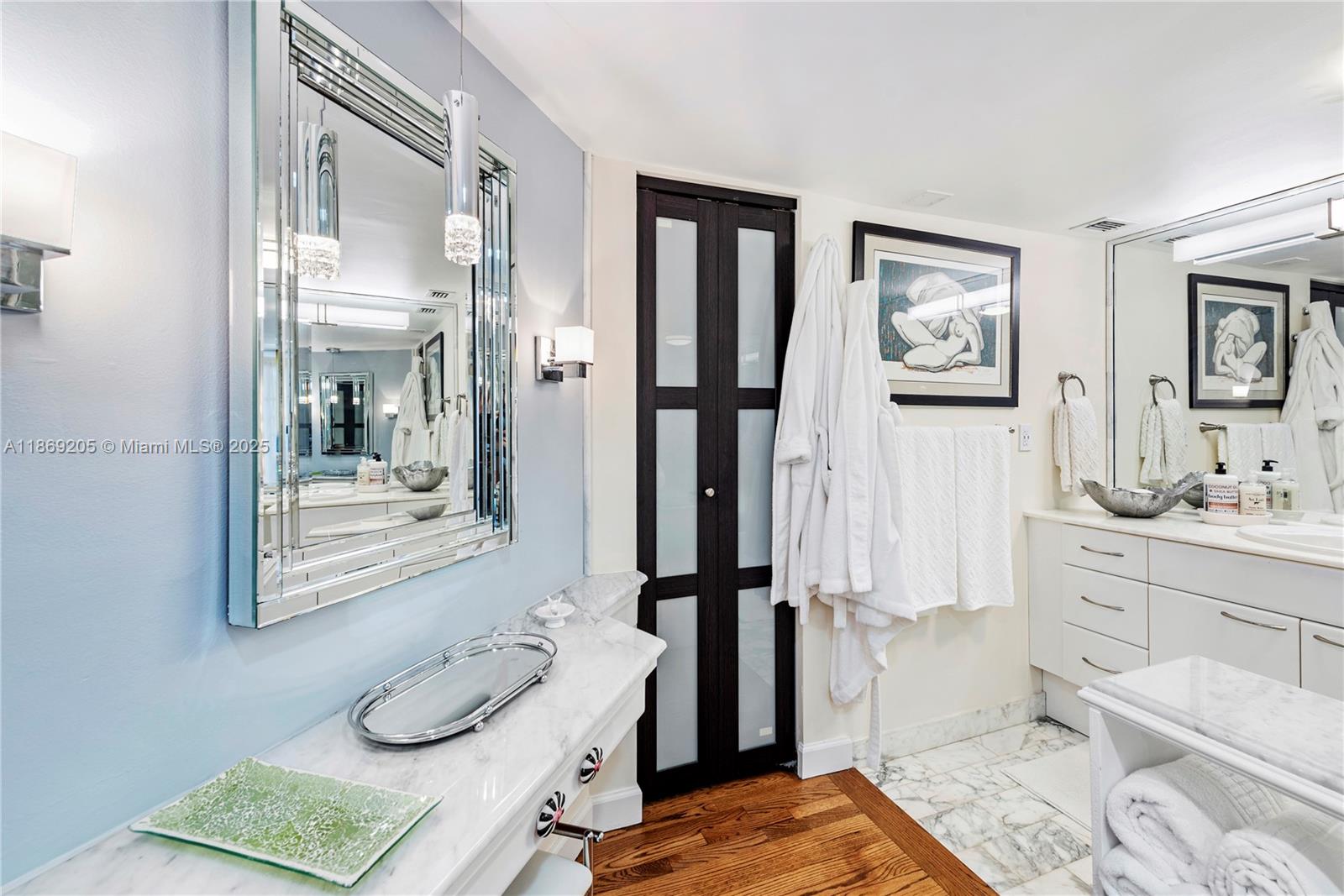 2555 Collins Ave # 607