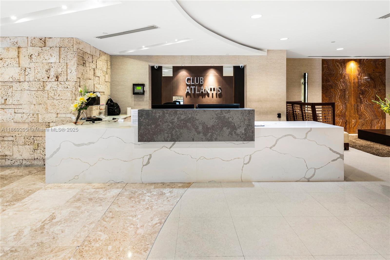 2555 Collins Ave # 607