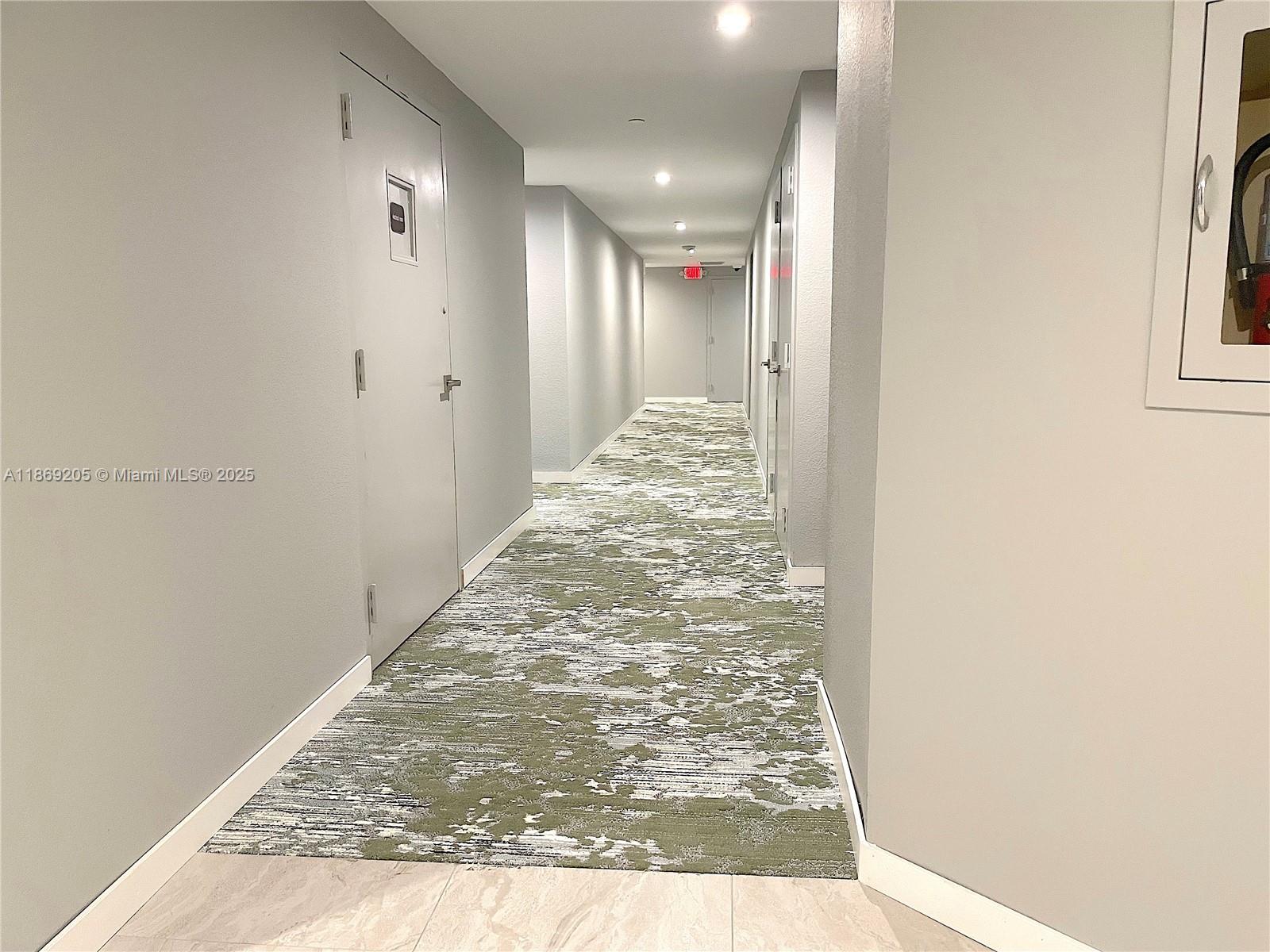 2555 Collins Ave # 607