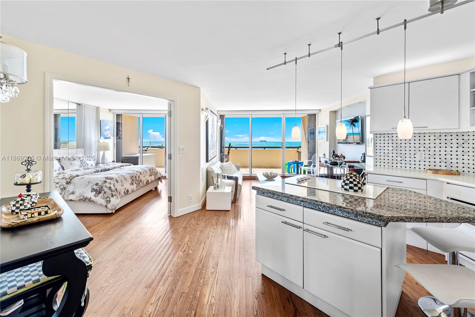 2555 Collins Ave # 607