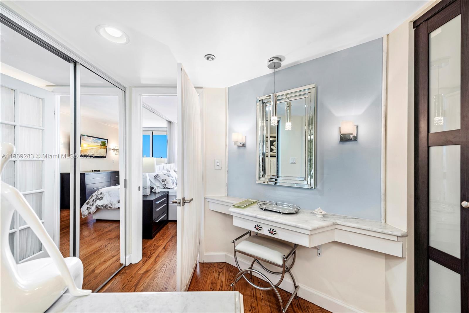 2555 Collins Ave # 607