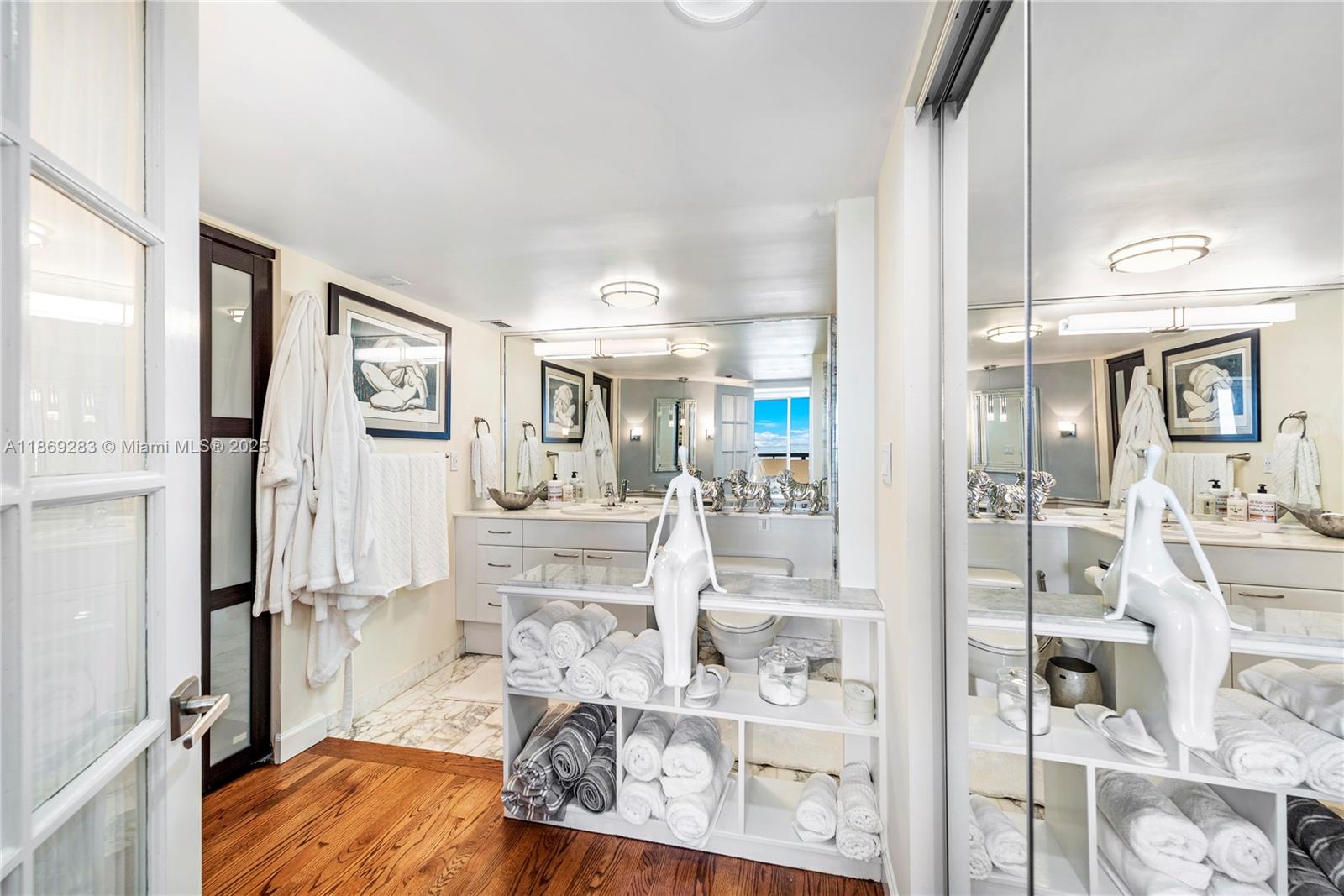 2555 Collins Ave # 607