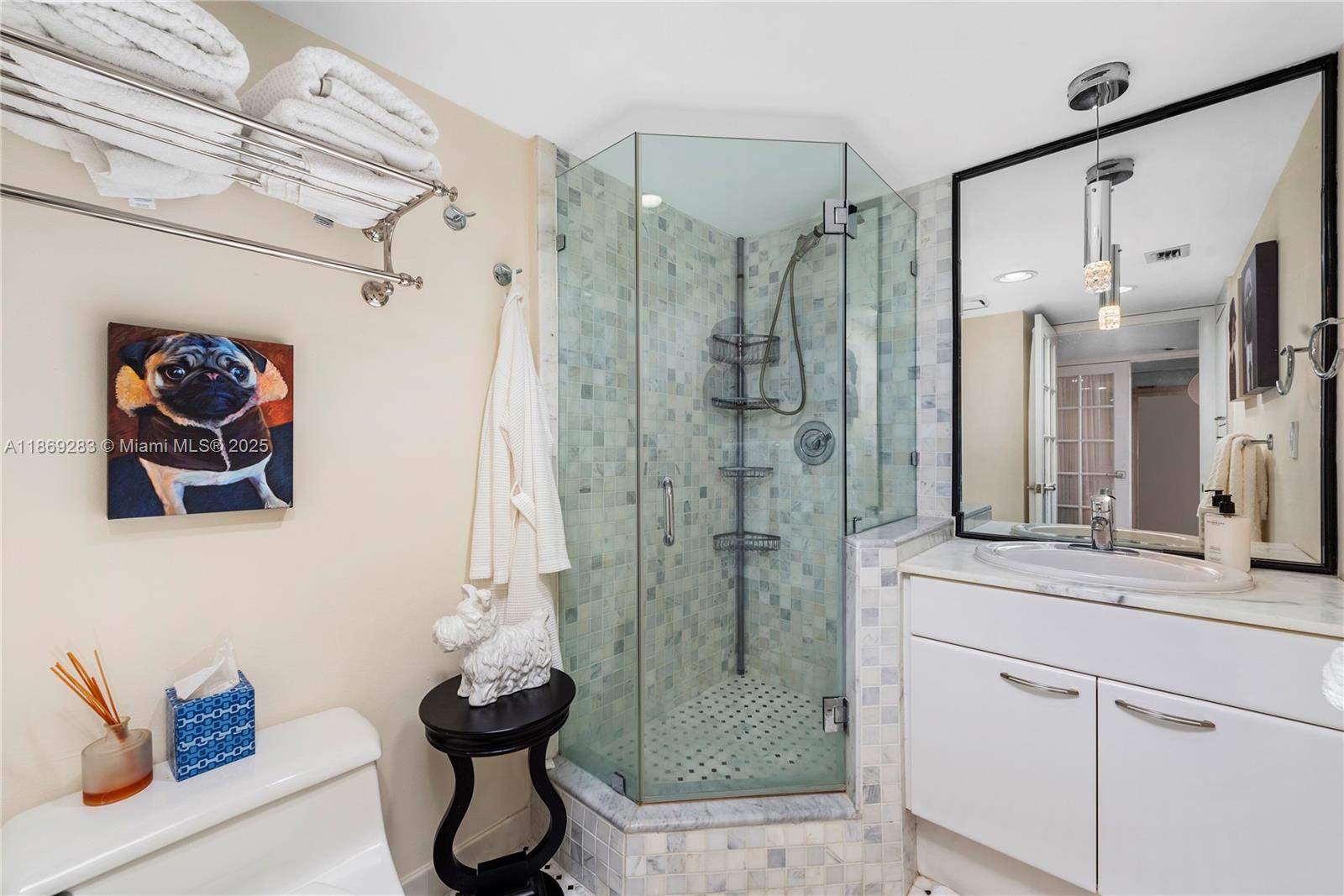 2555 Collins Ave # 607