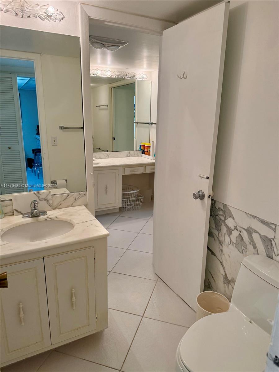 199 Ocean Lane Dr # 203