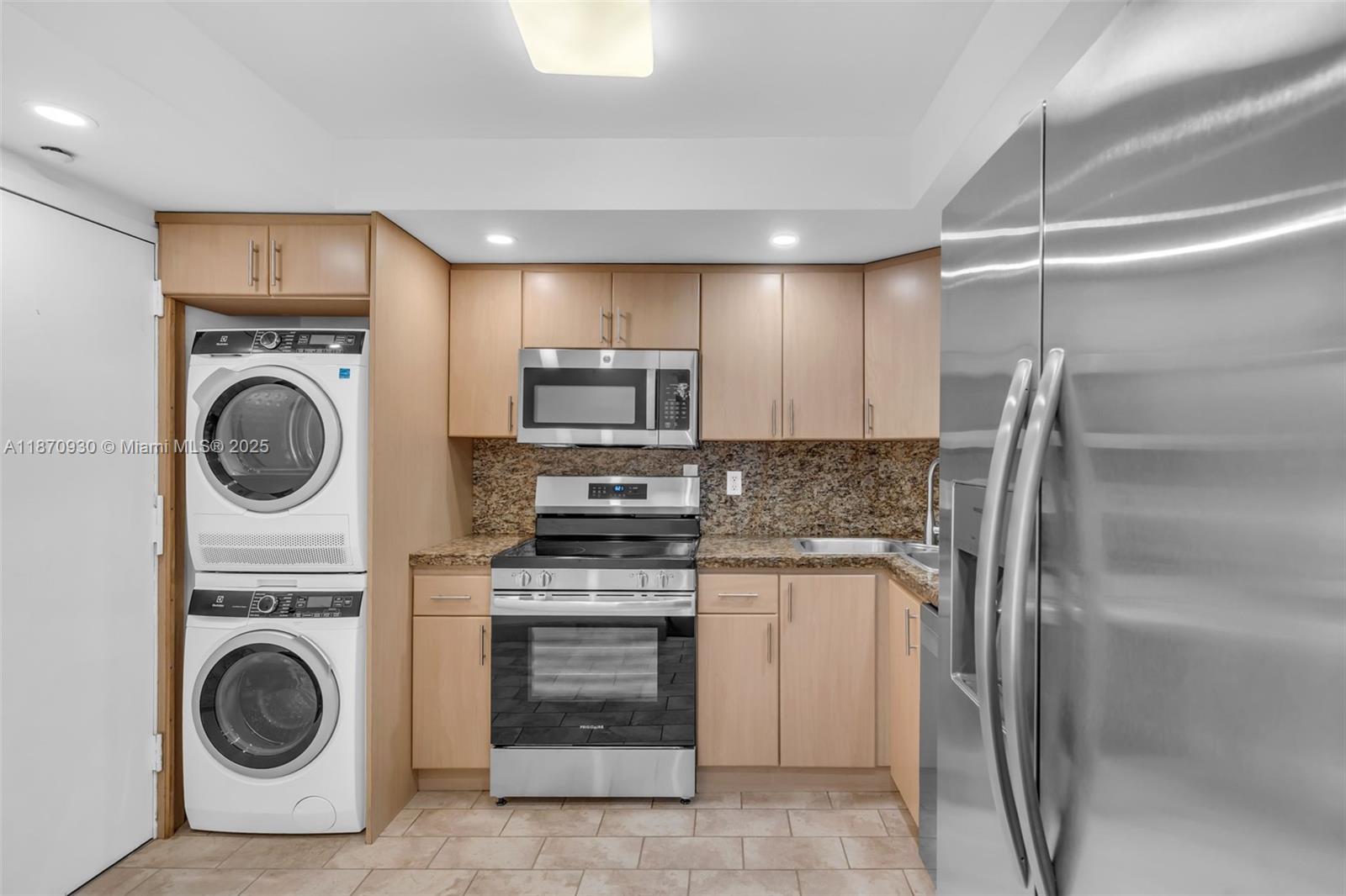 2333 Brickell Ave # 2708