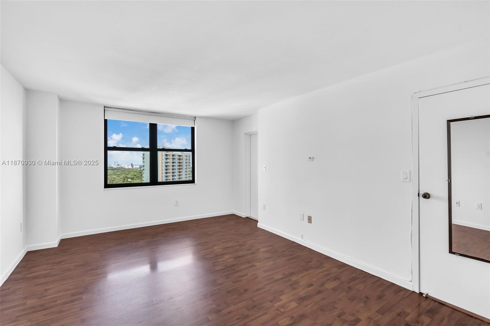 2333 Brickell Ave # 2708