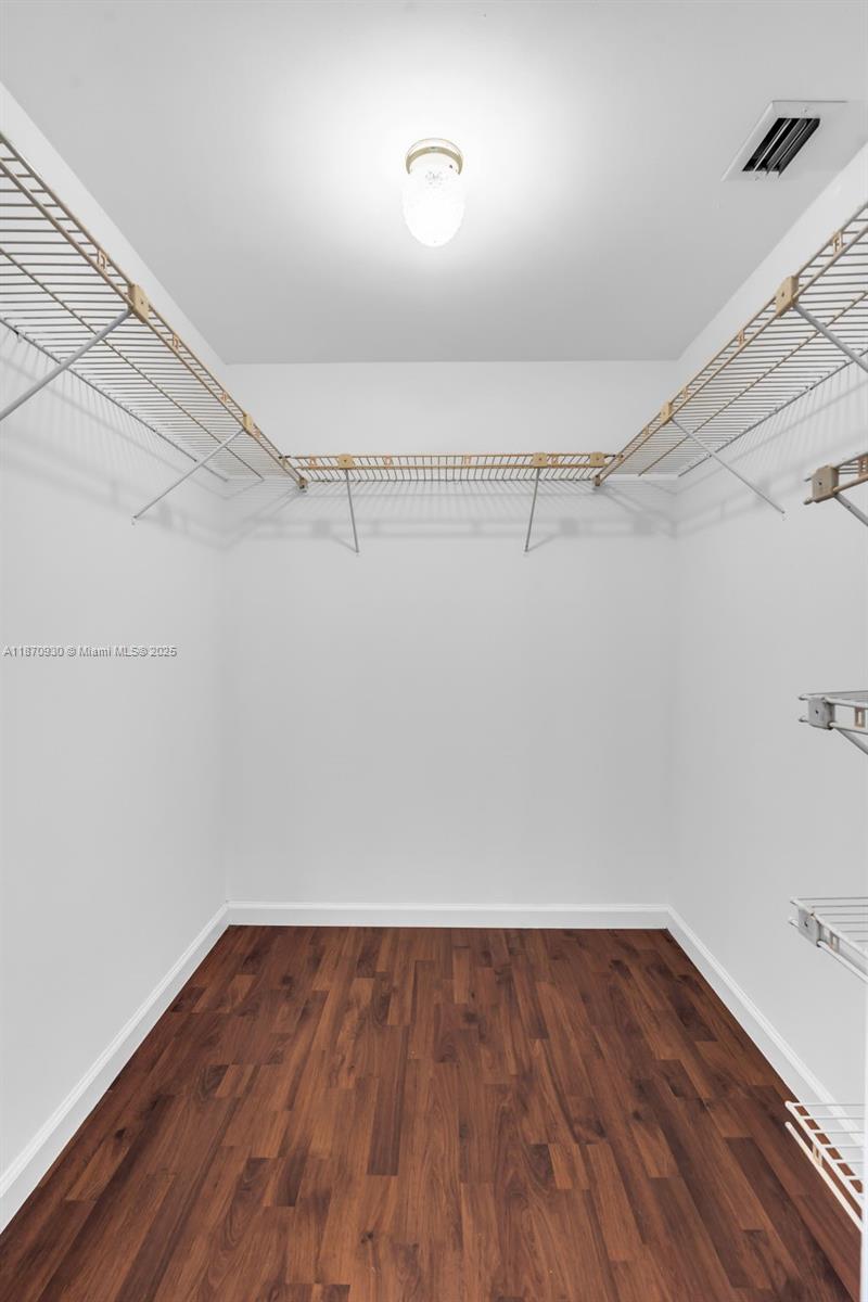 2333 Brickell Ave # 2708