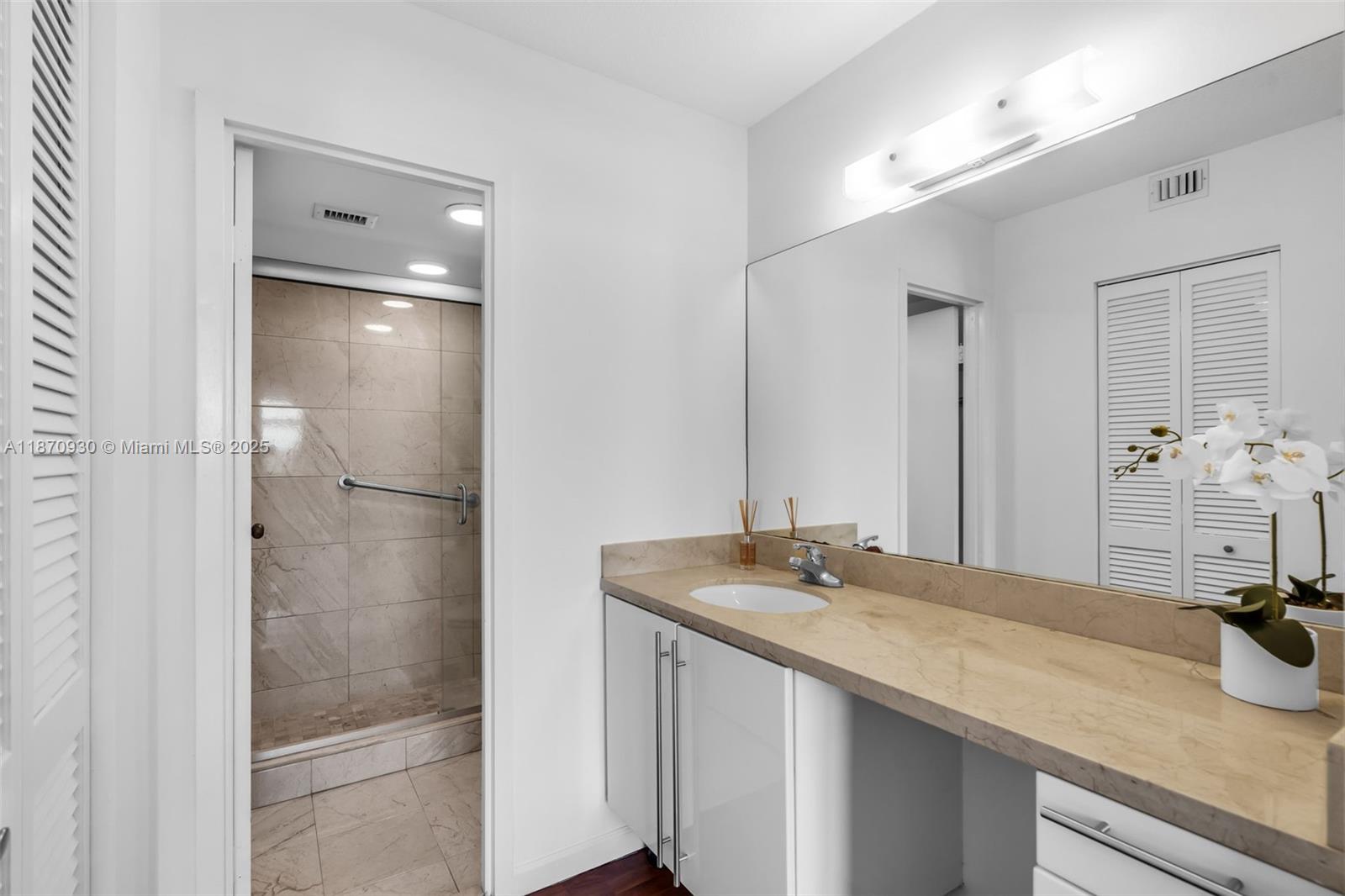 2333 Brickell Ave # 2708