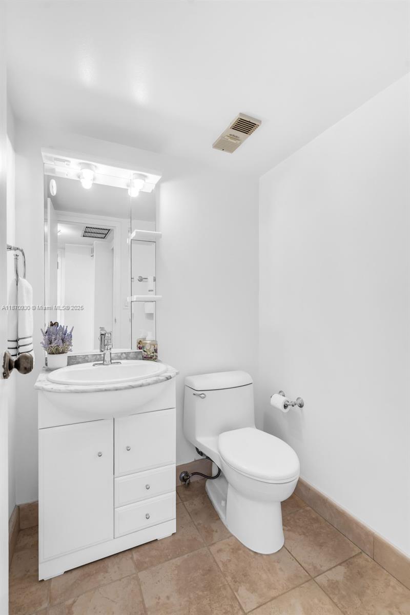 2333 Brickell Ave # 2708