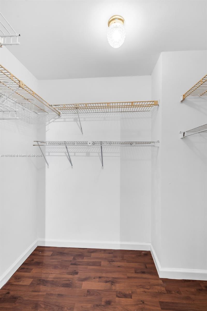 2333 Brickell Ave # 2708