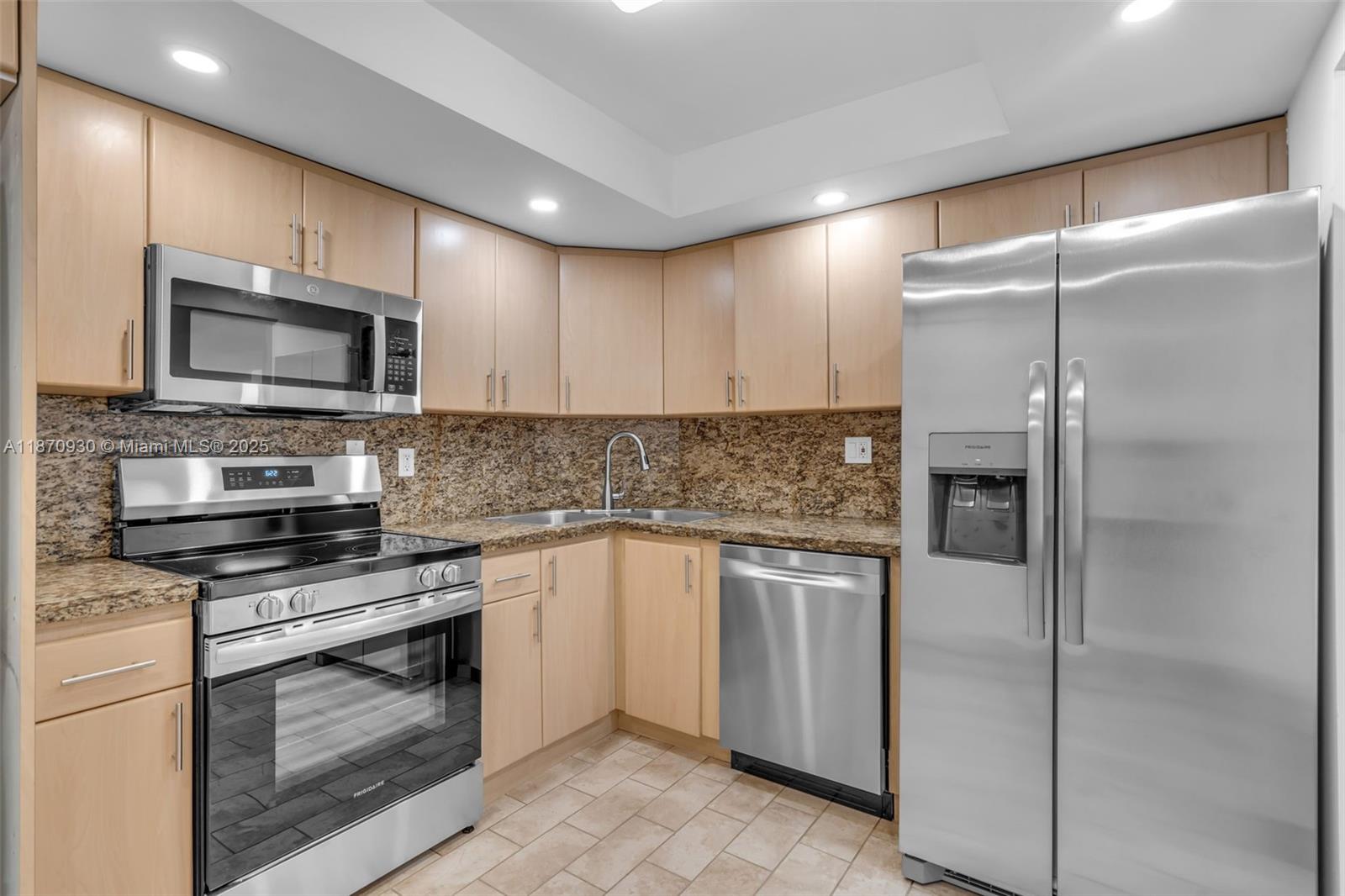 2333 Brickell Ave # 2708