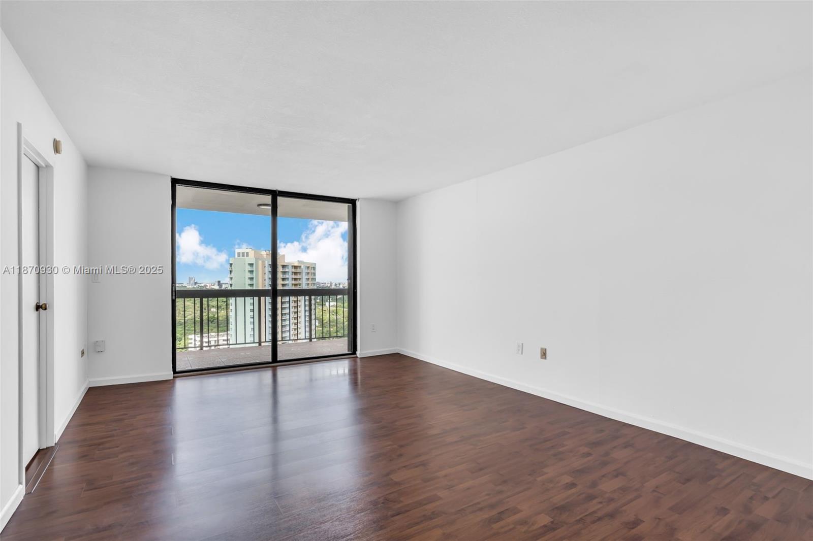 2333 Brickell Ave # 2708