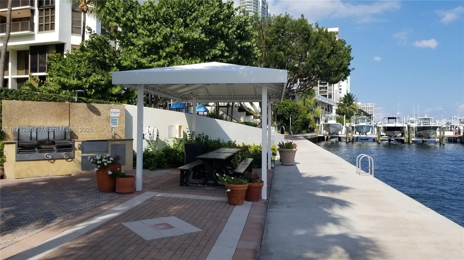 1915 Brickell Ave # C405