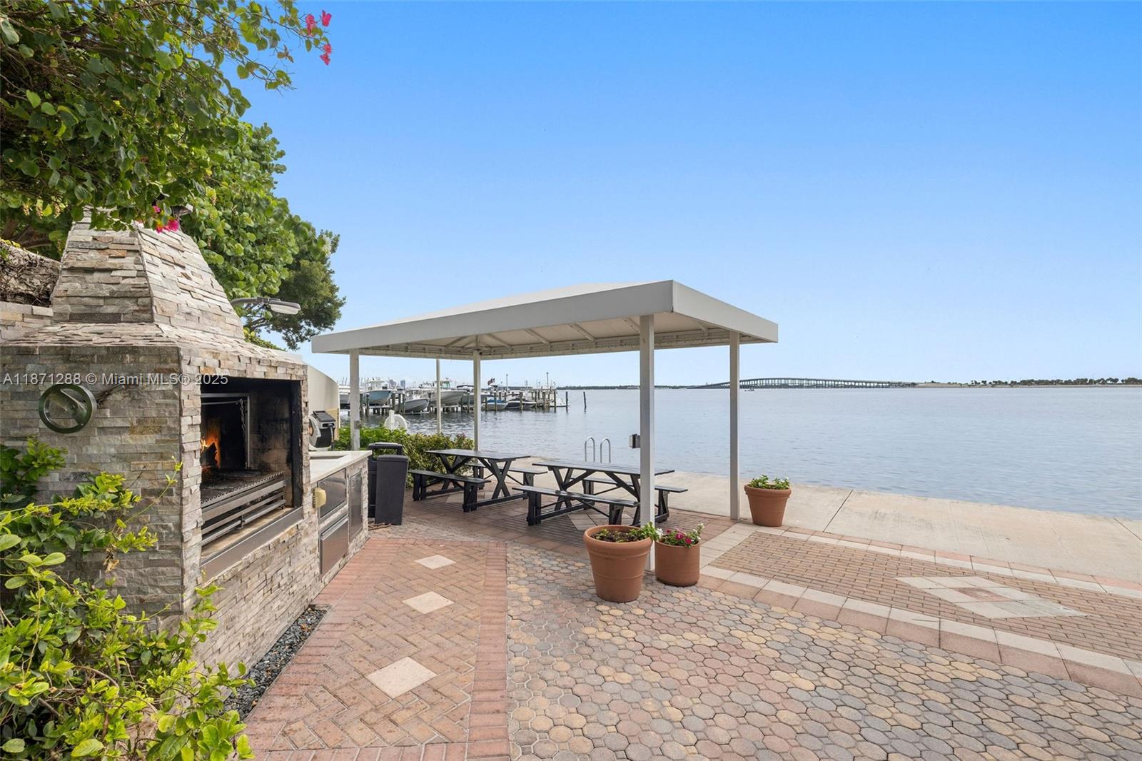 1915 Brickell Ave # C405