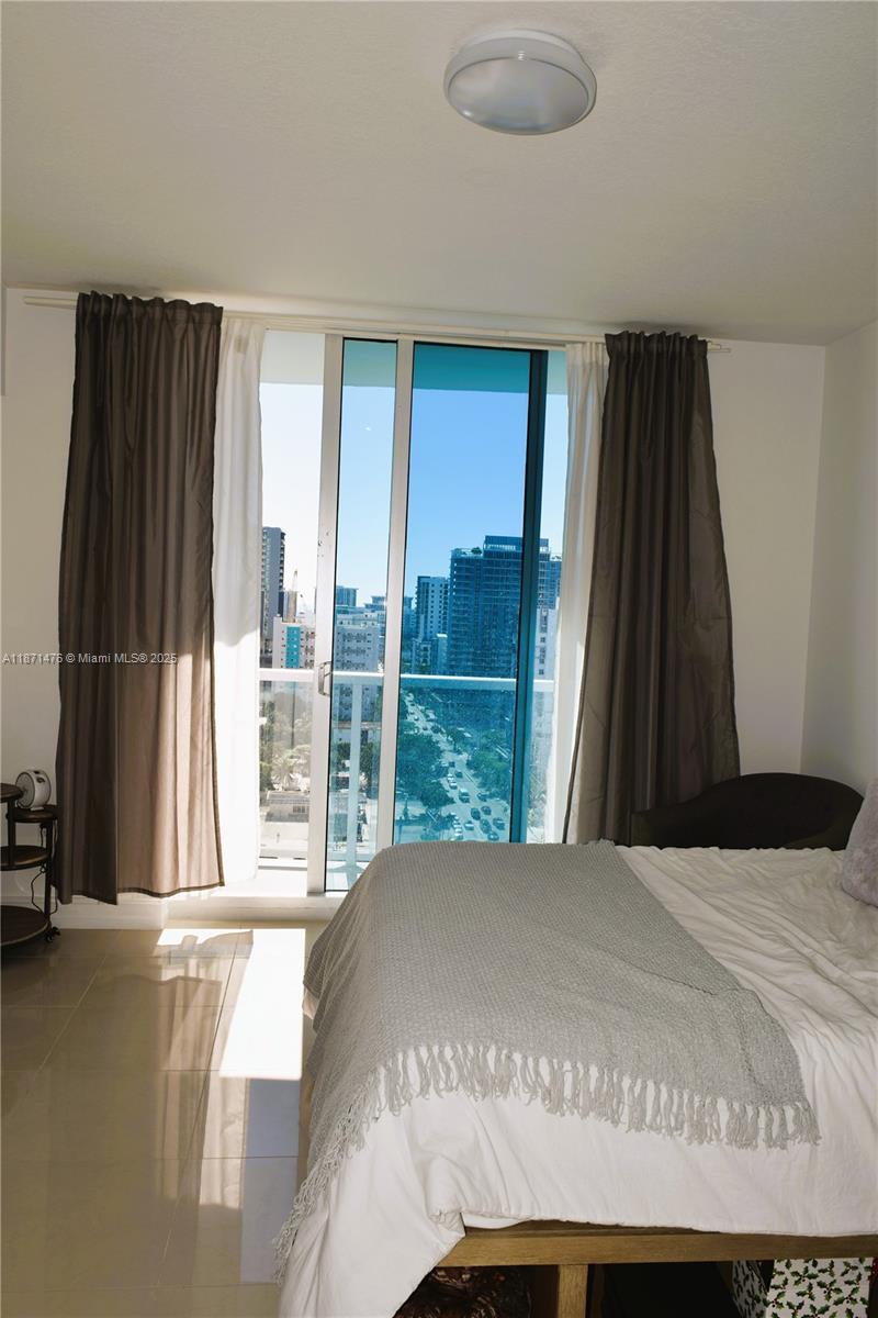 185 SW 7th St # 1614