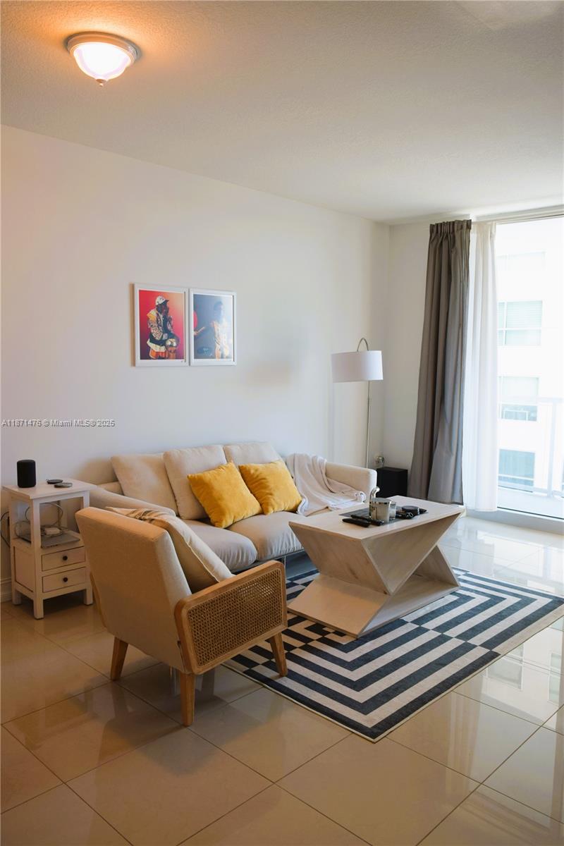 185 SW 7th St # 1614