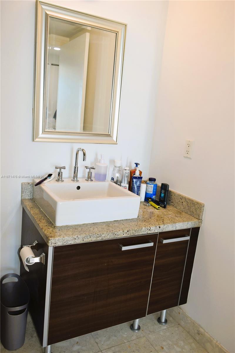 185 SW 7th St # 1614