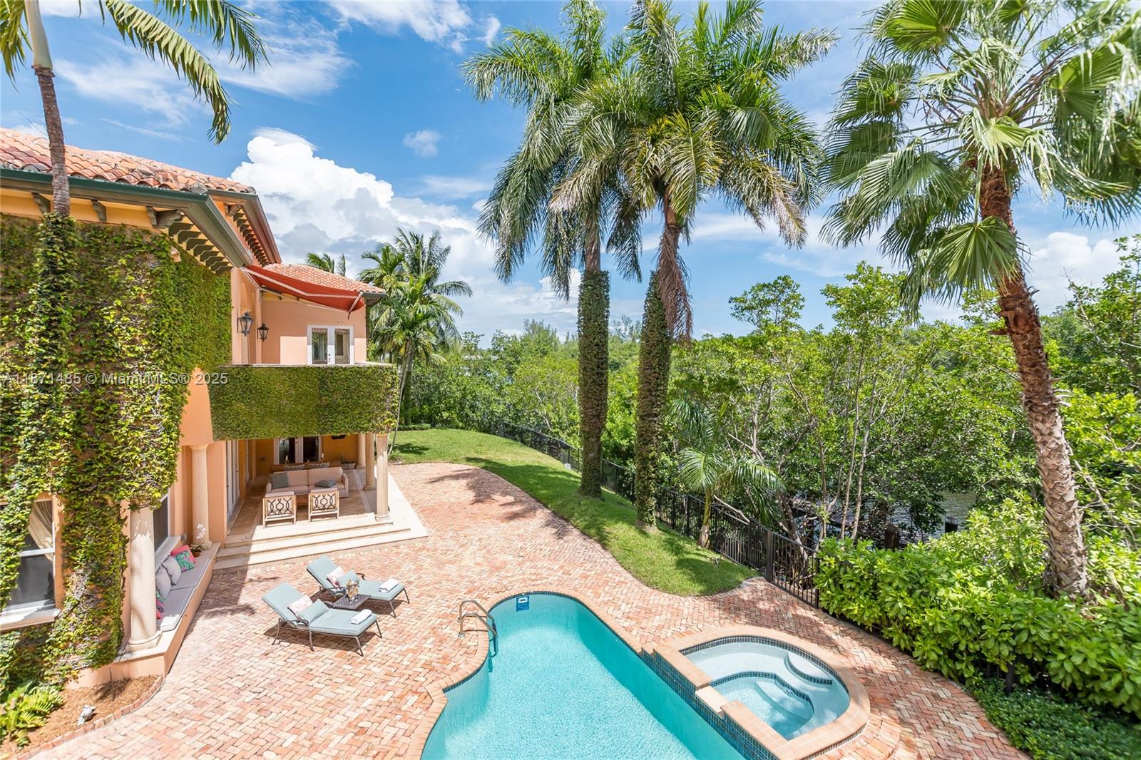 104 Paloma Dr