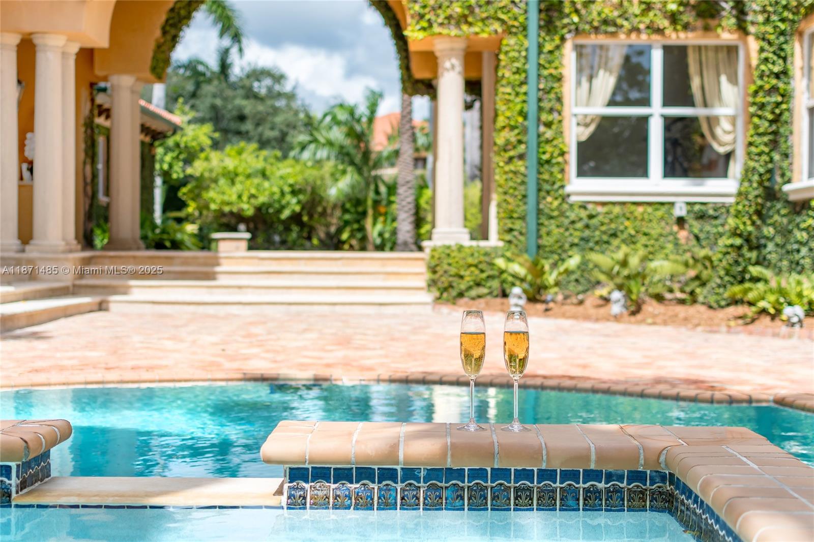 104 Paloma Dr
