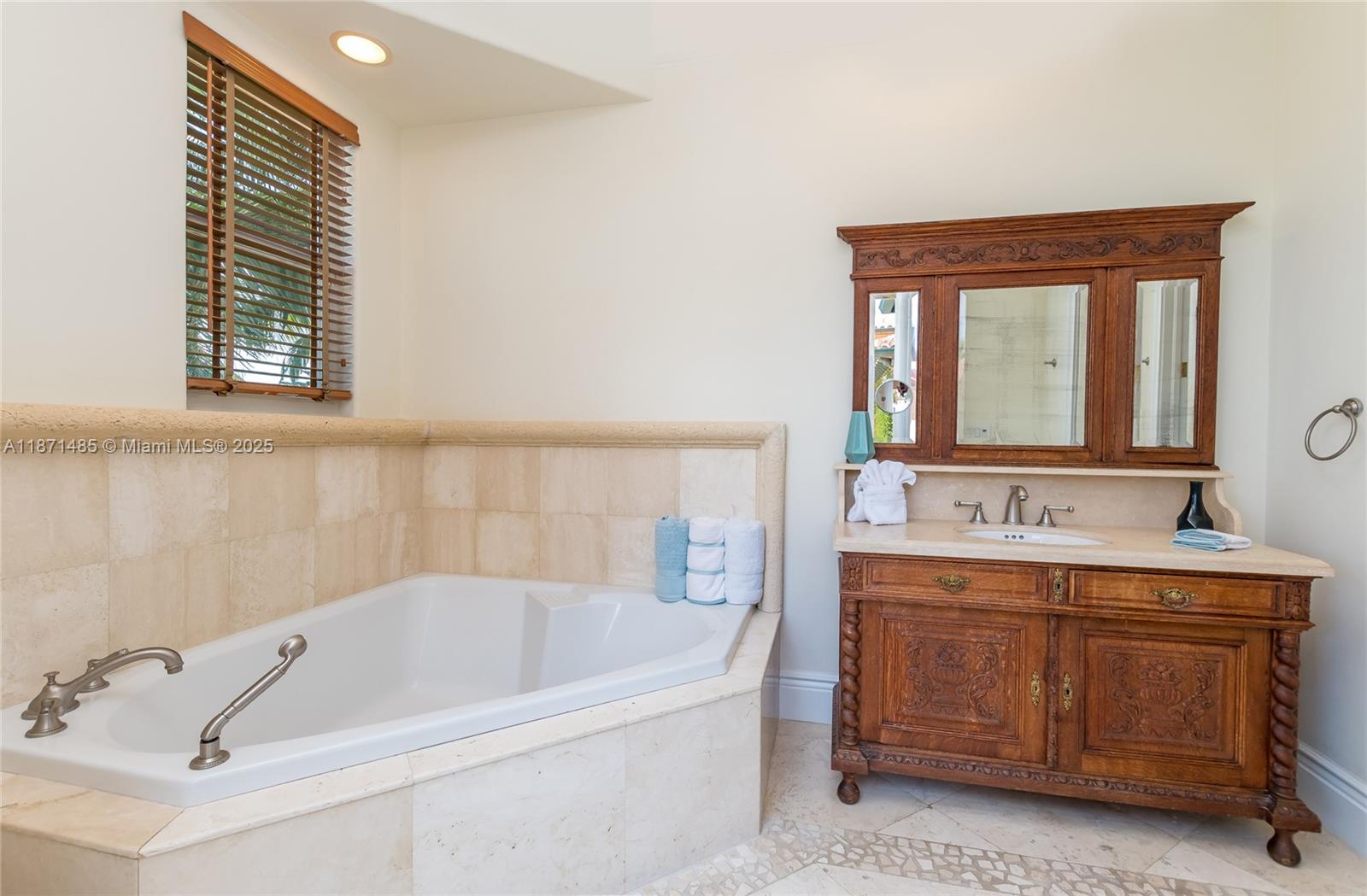 104 Paloma Dr