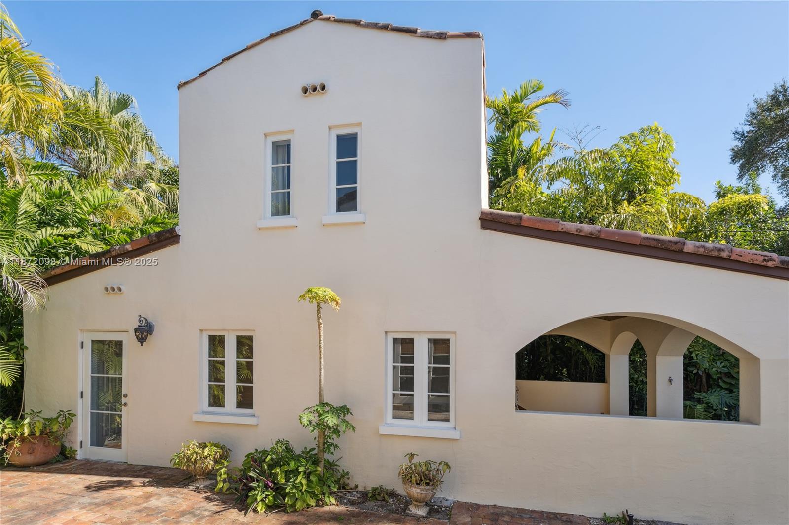 2421 San Domingo St Unit: guest house