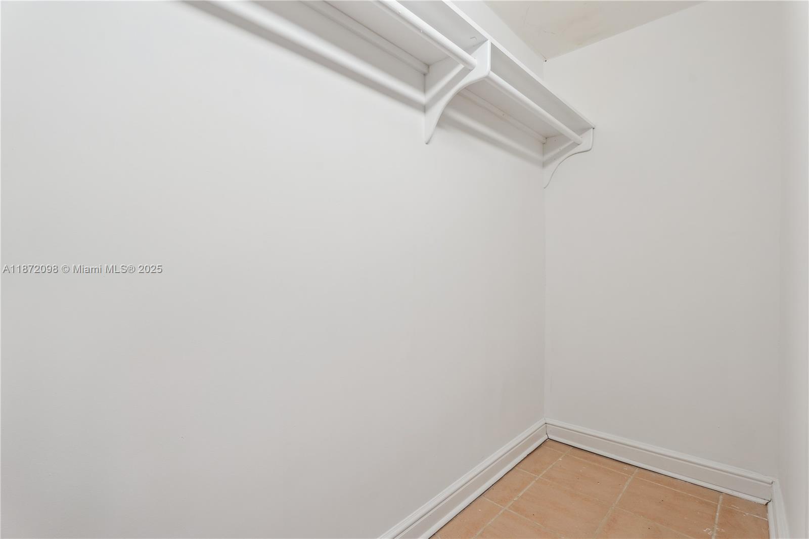 2421 San Domingo St Unit: guest house