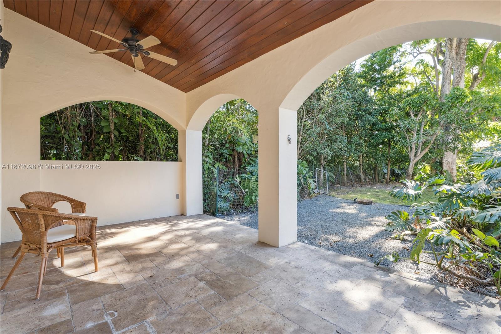 2421 San Domingo St Unit: guest house