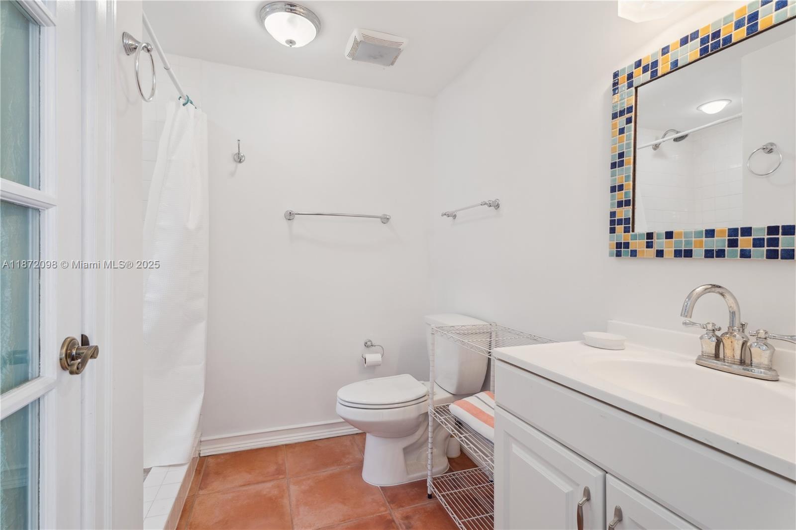 2421 San Domingo St Unit: guest house