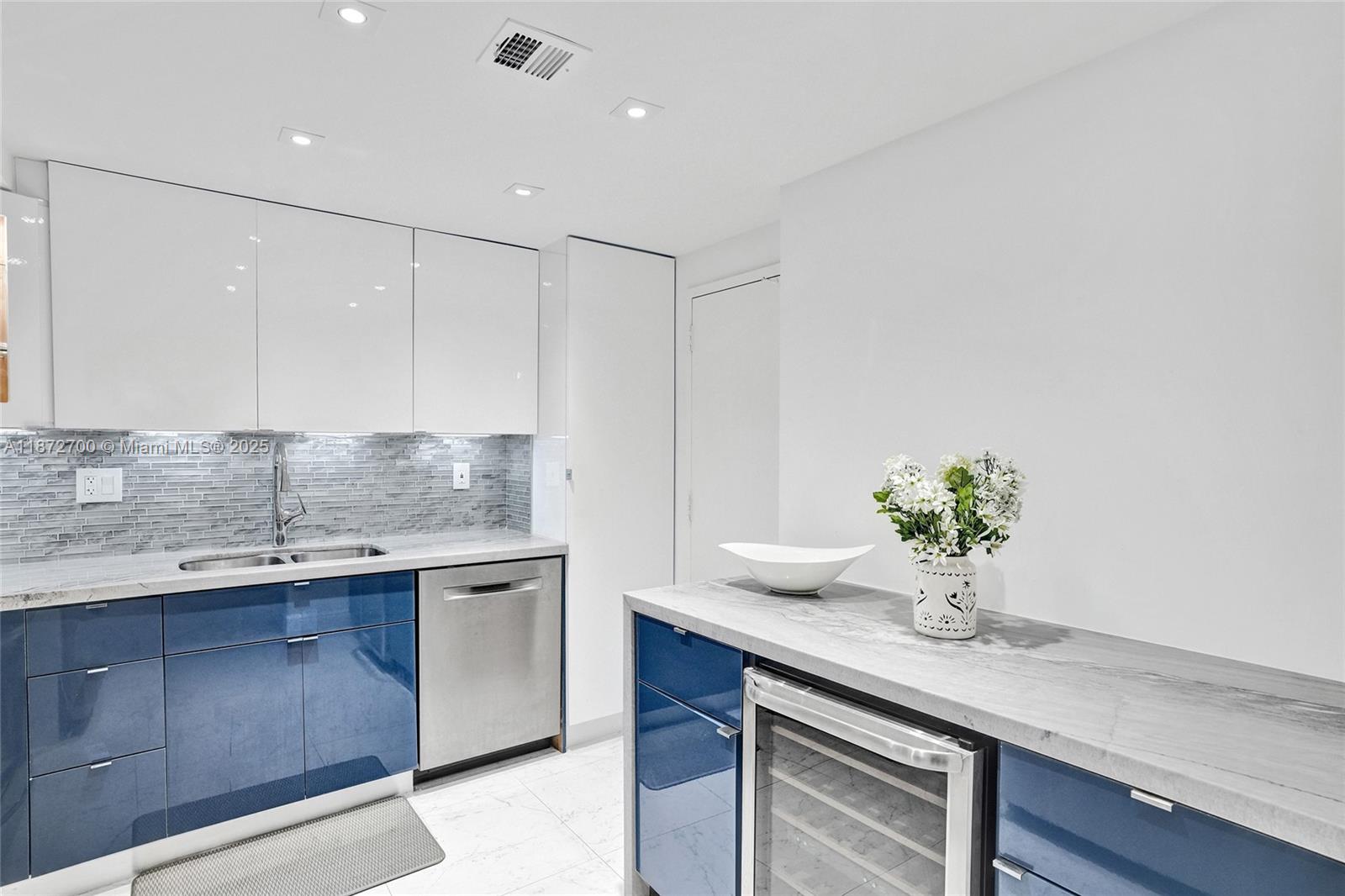 500 Bayview Dr # 1921