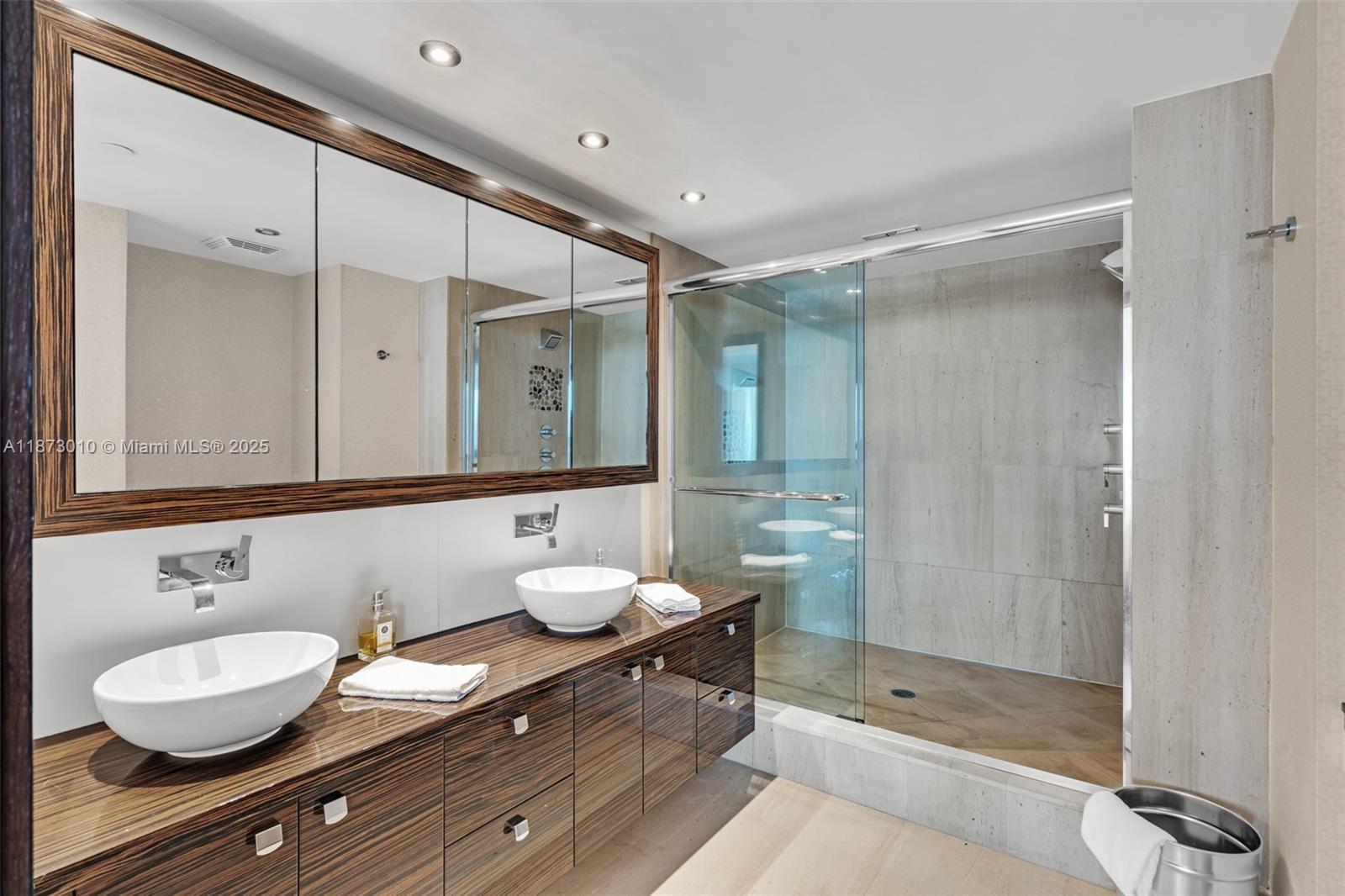 5875 Collins Ave # 1503