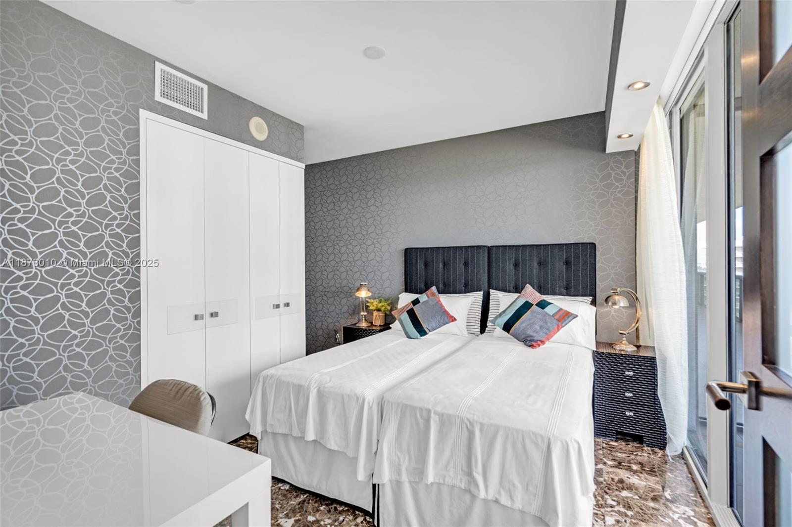 5875 Collins Ave # 1503